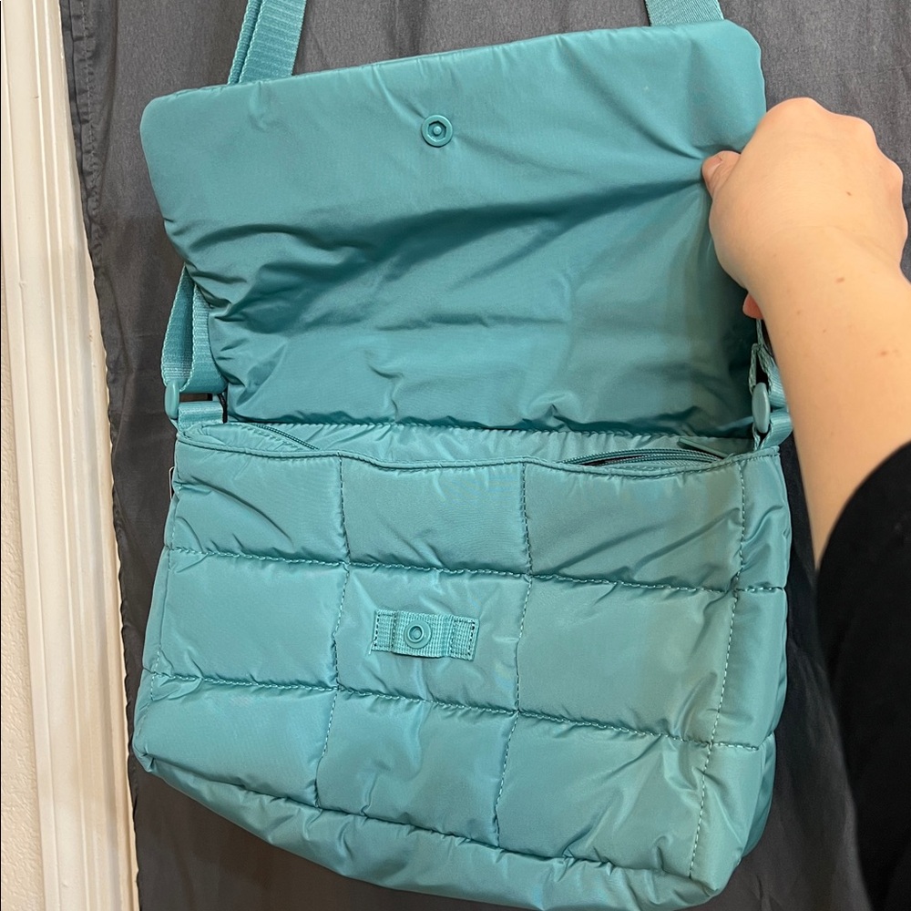 NWT Adidas Stylish pufferTeal green Quilted crossbody adjustable strap Bag - Picture 6 of 7